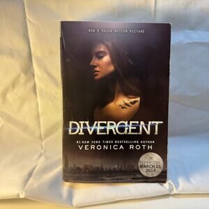 Divergent Movie Tie-In Edition by Veronica Roth Dystopian Young Adult Paperback